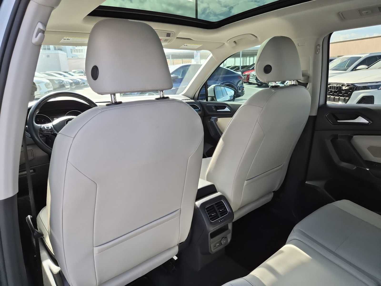 Thumbnail: 2018 Volkswagen Tiguan - 17