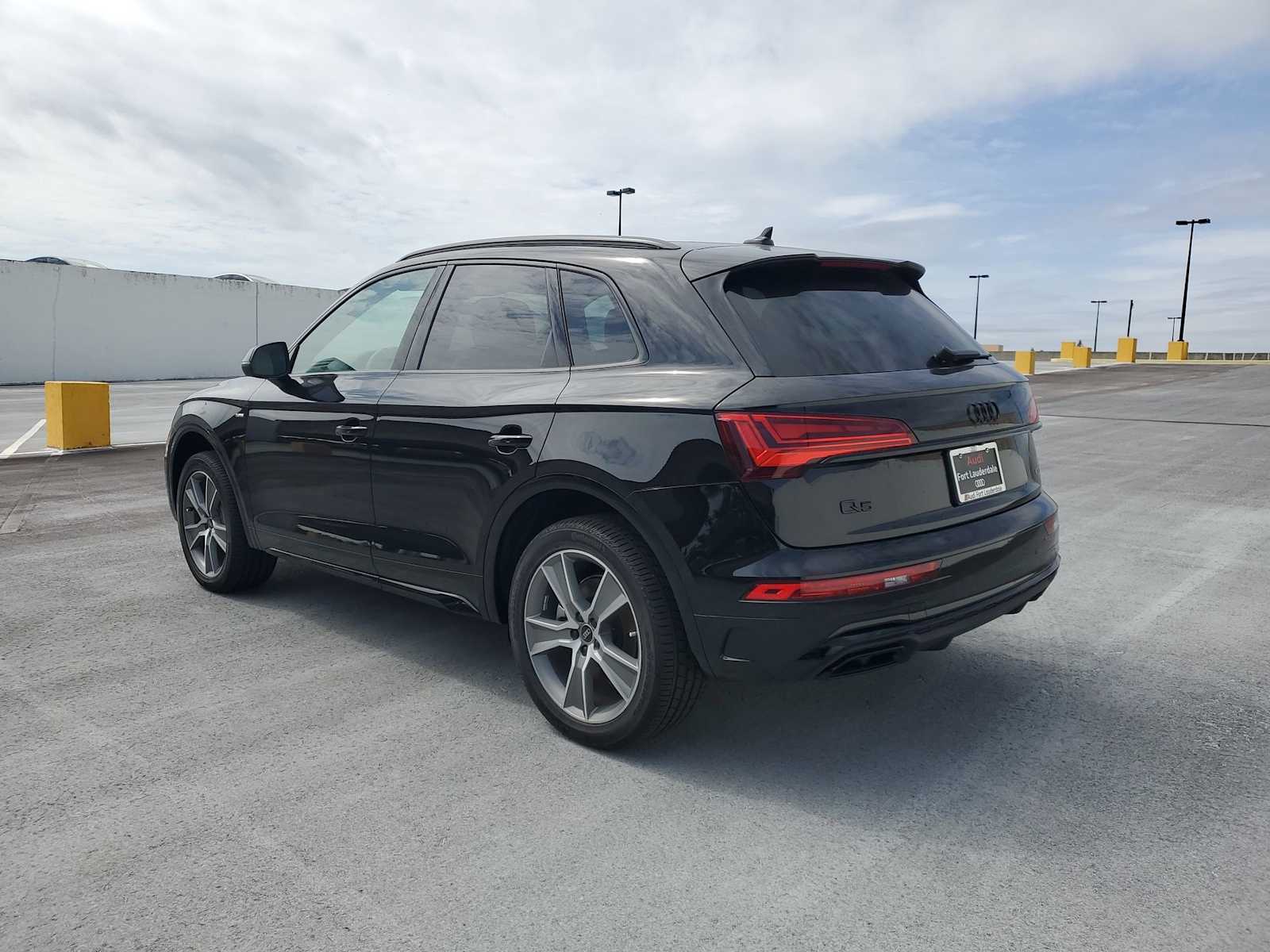 Thumbnail: 2025 Audi Q5 - 4