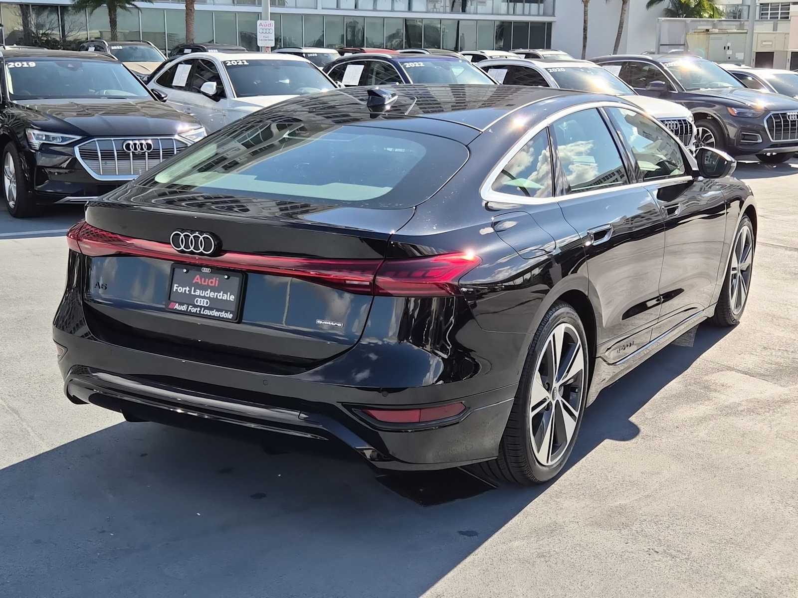 Thumbnail: 2025 Audi e-tron S - 6