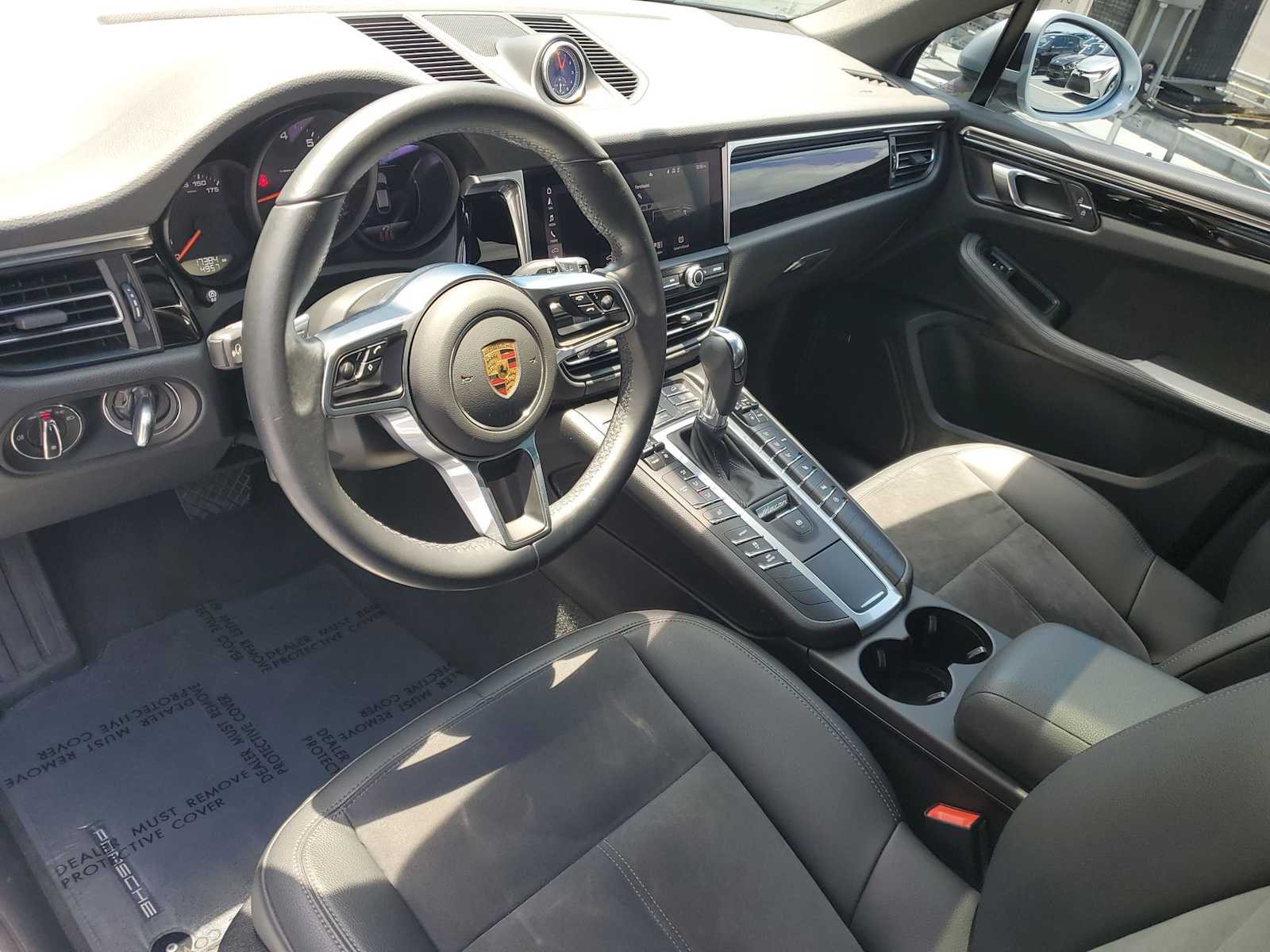 2021 Porsche Macan Base photo 2