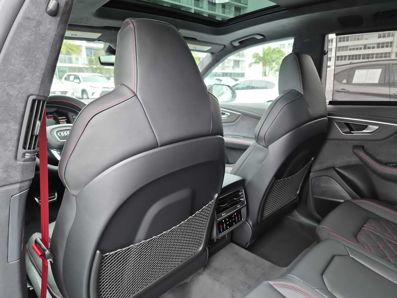 Thumbnail: 2026 Audi SQ8 - 17