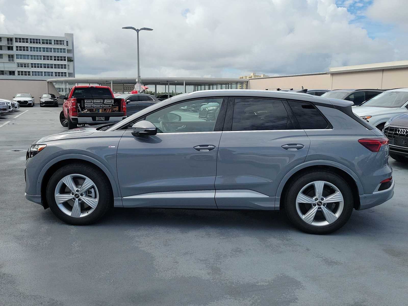 Thumbnail: 2026 Audi Q4 e-tron - 3