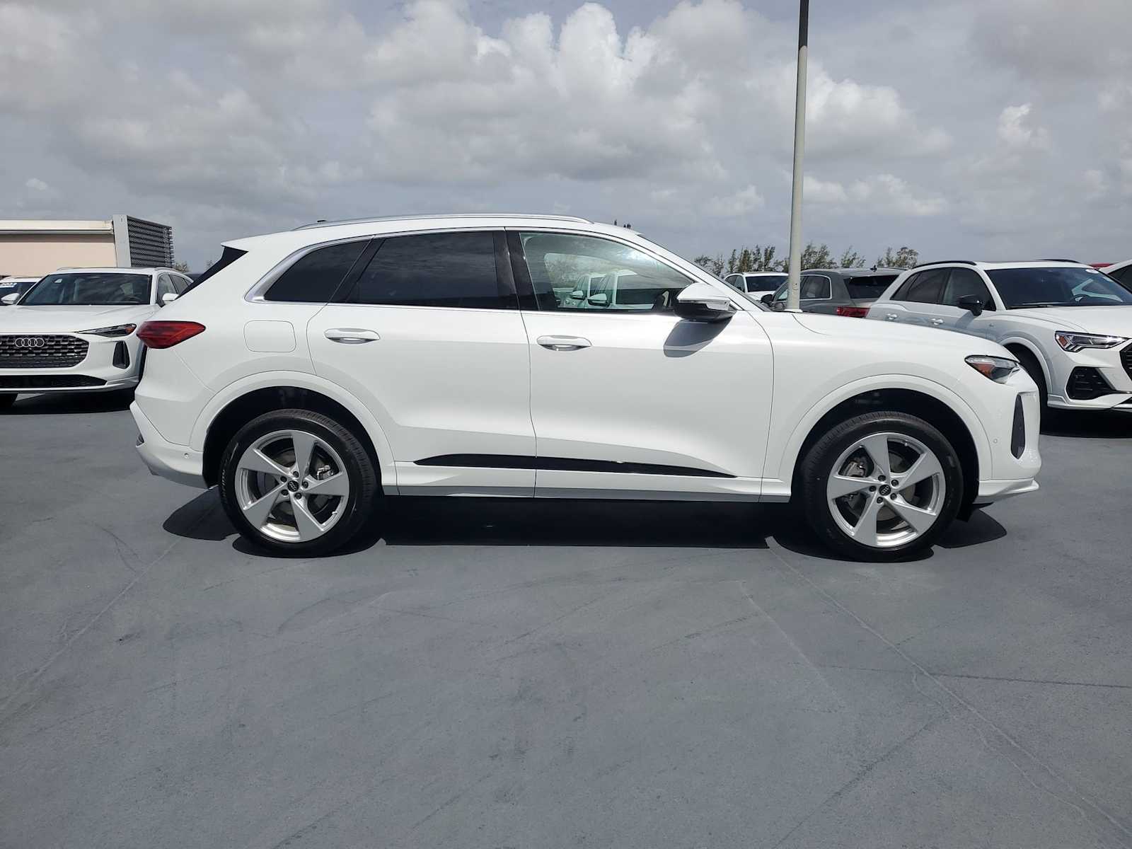 Thumbnail: 2025 Audi Q5 - 7