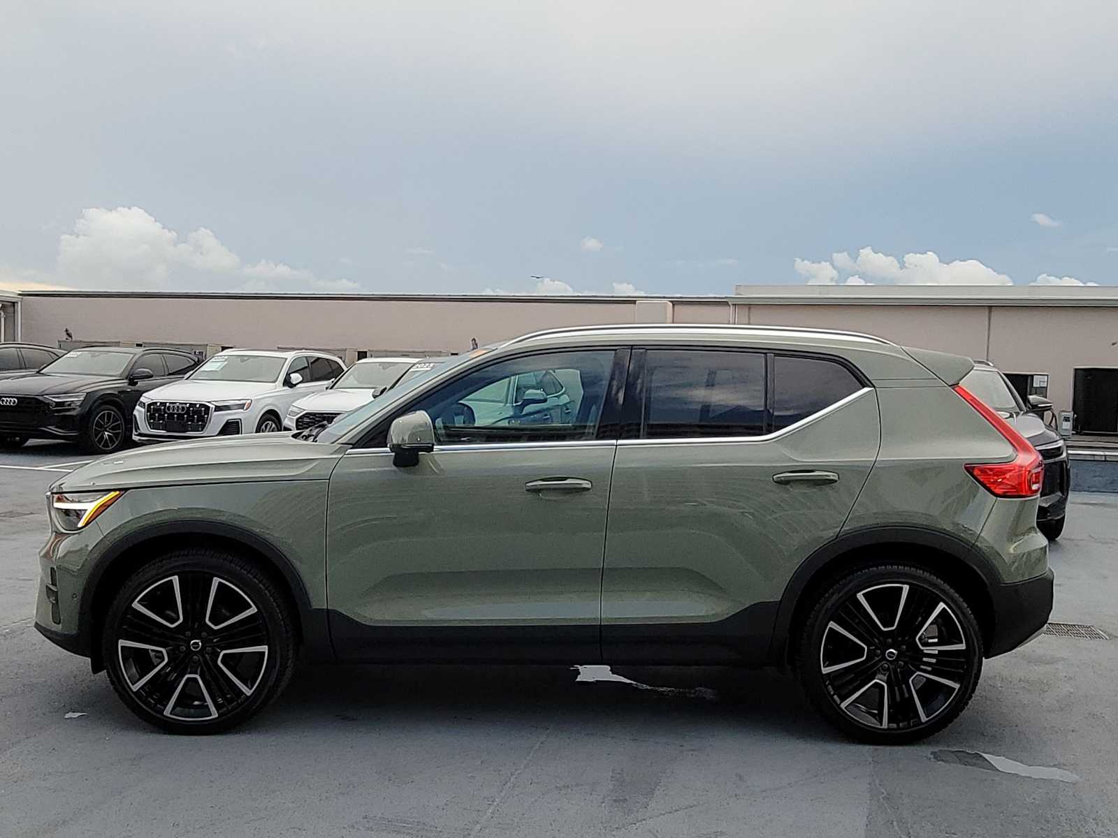 Thumbnail: 2024 Volvo XC40 - 3