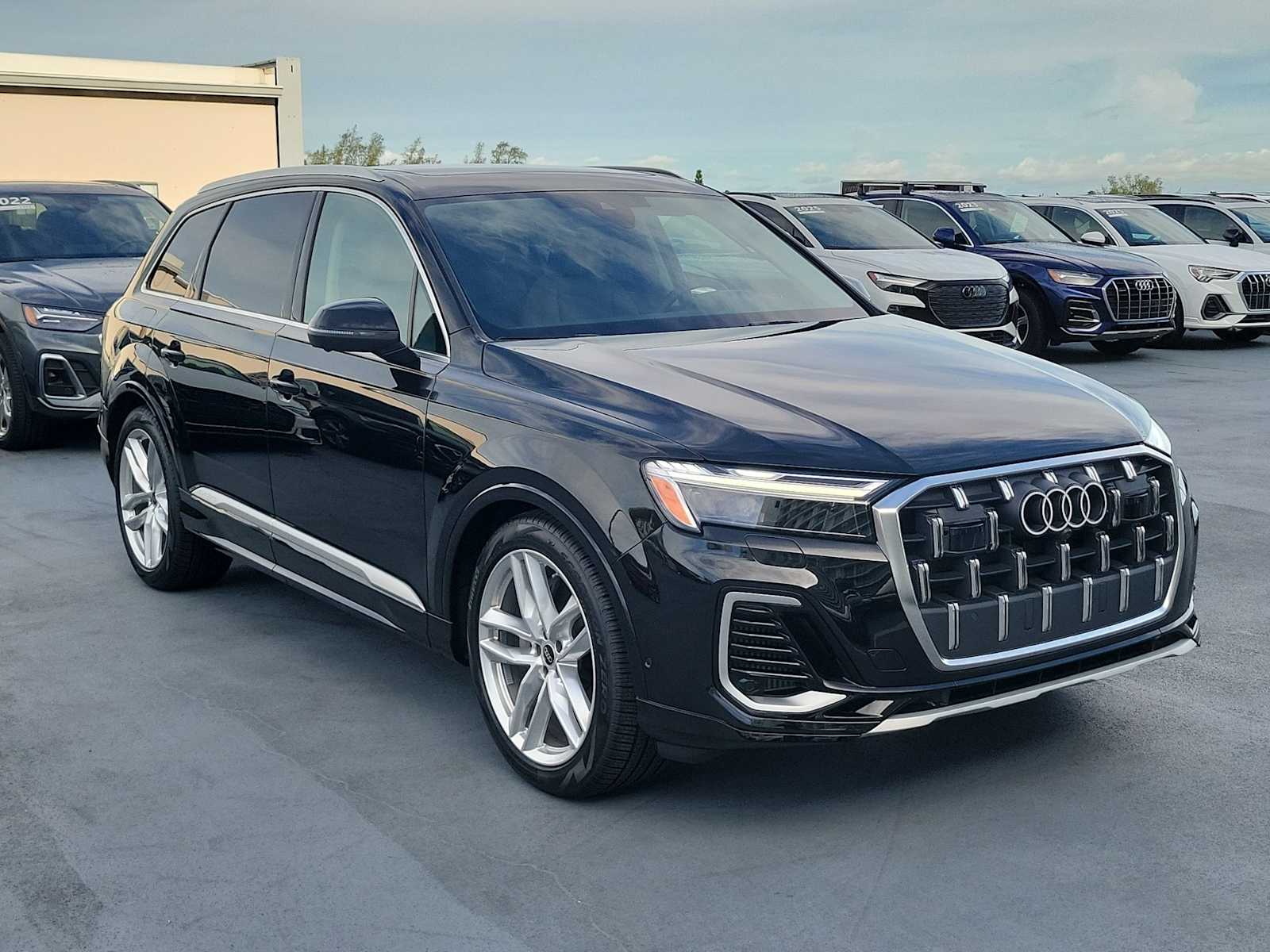 Thumbnail: 2025 Audi Q7 - 8