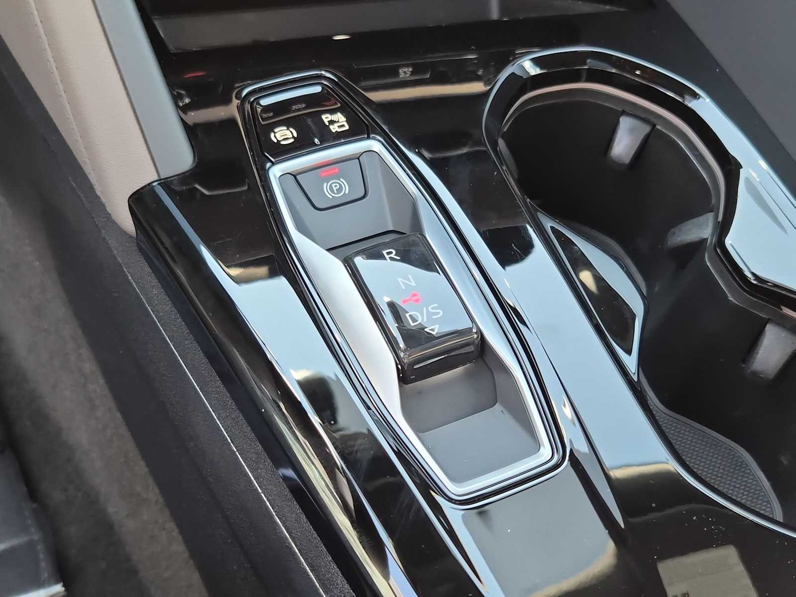 Thumbnail: 2025 Audi Q5 - 25