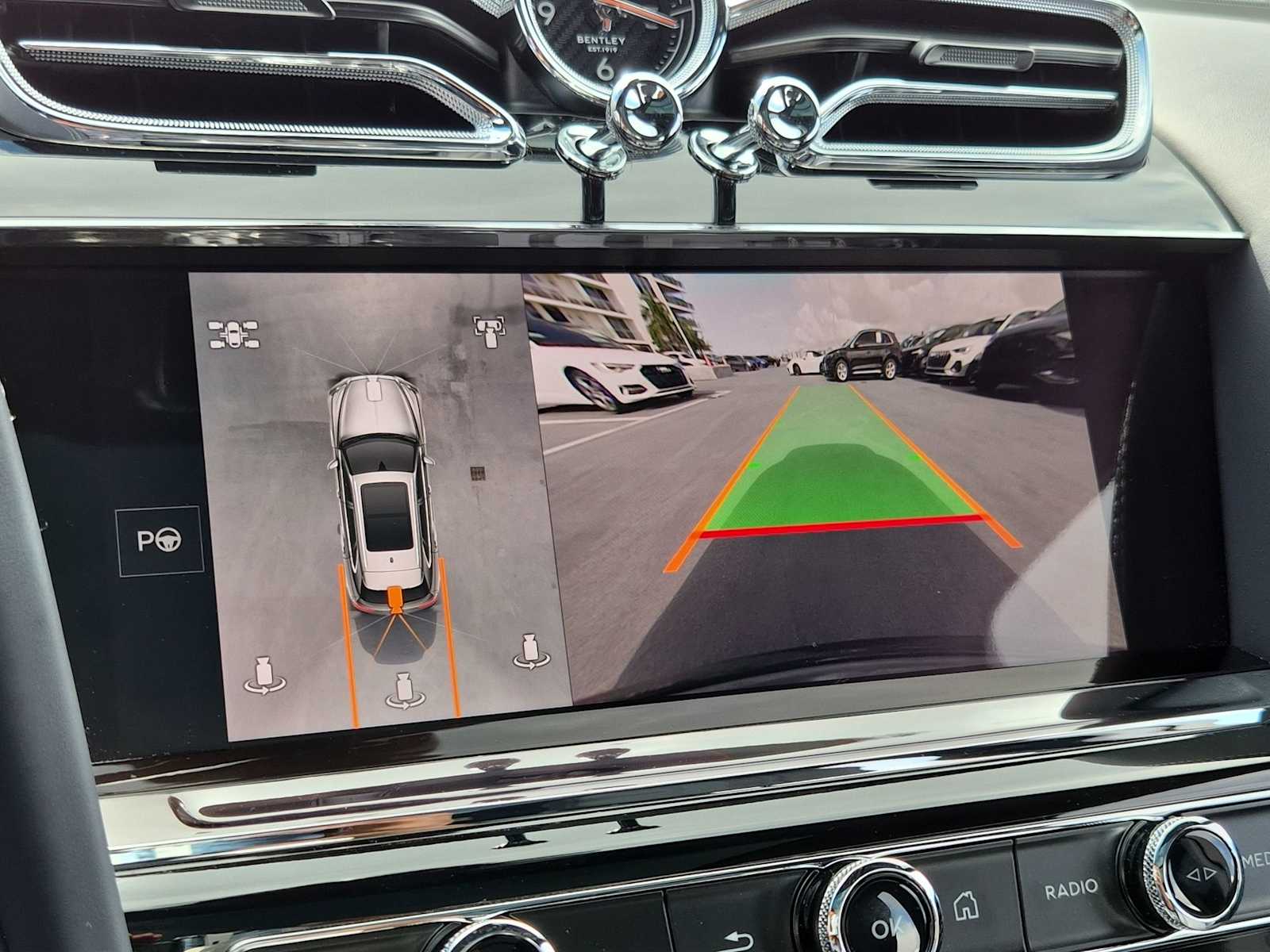 Thumbnail: 2025 Bentley Bentayga - 23