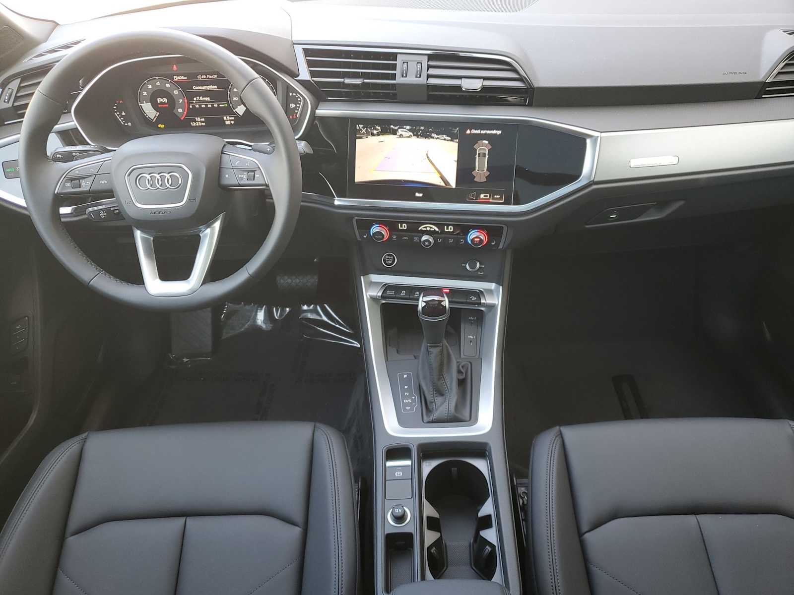 Thumbnail: 2025 Audi Q3 - 11