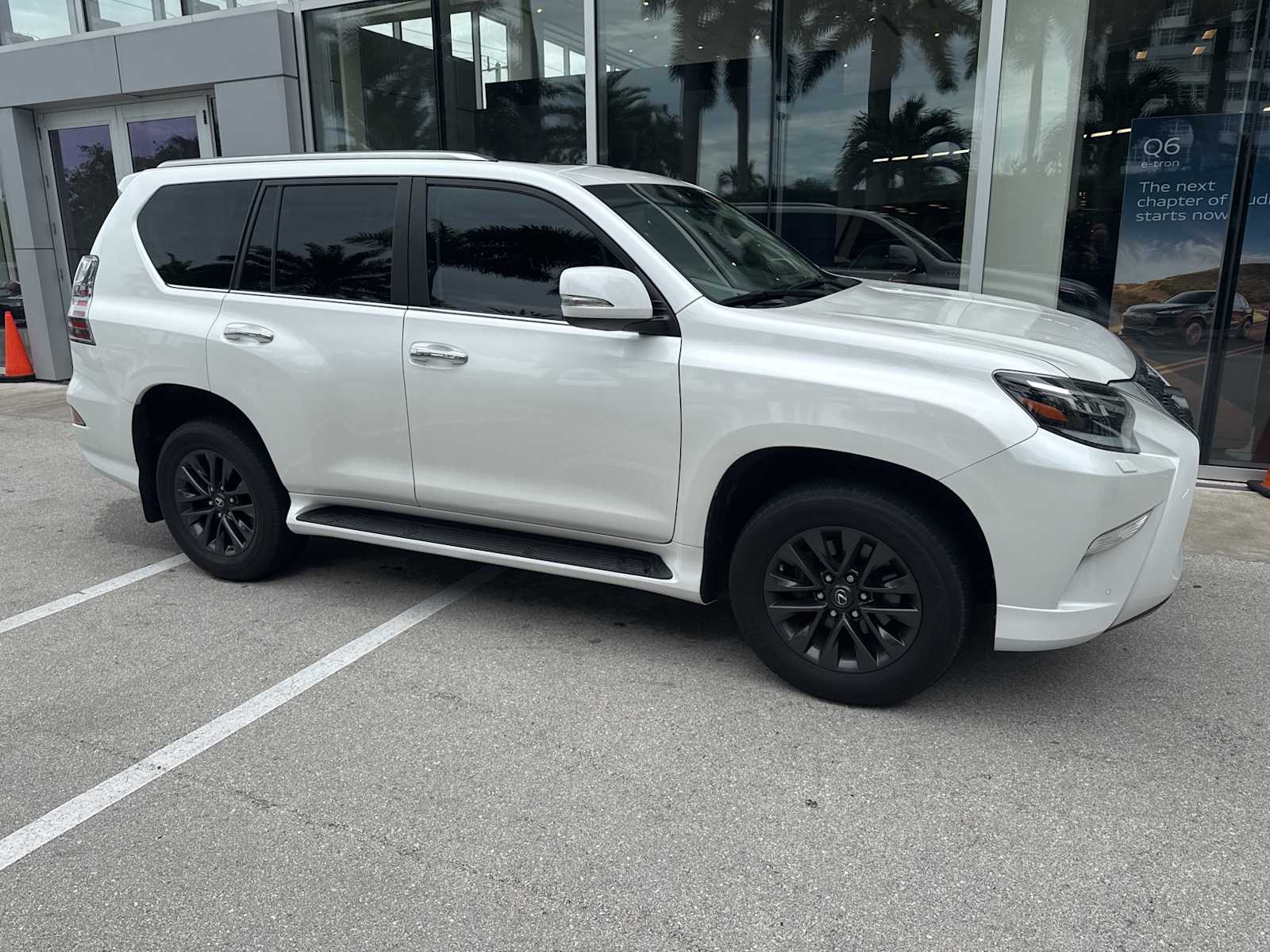 Thumbnail: 2022 Lexus GX - 2