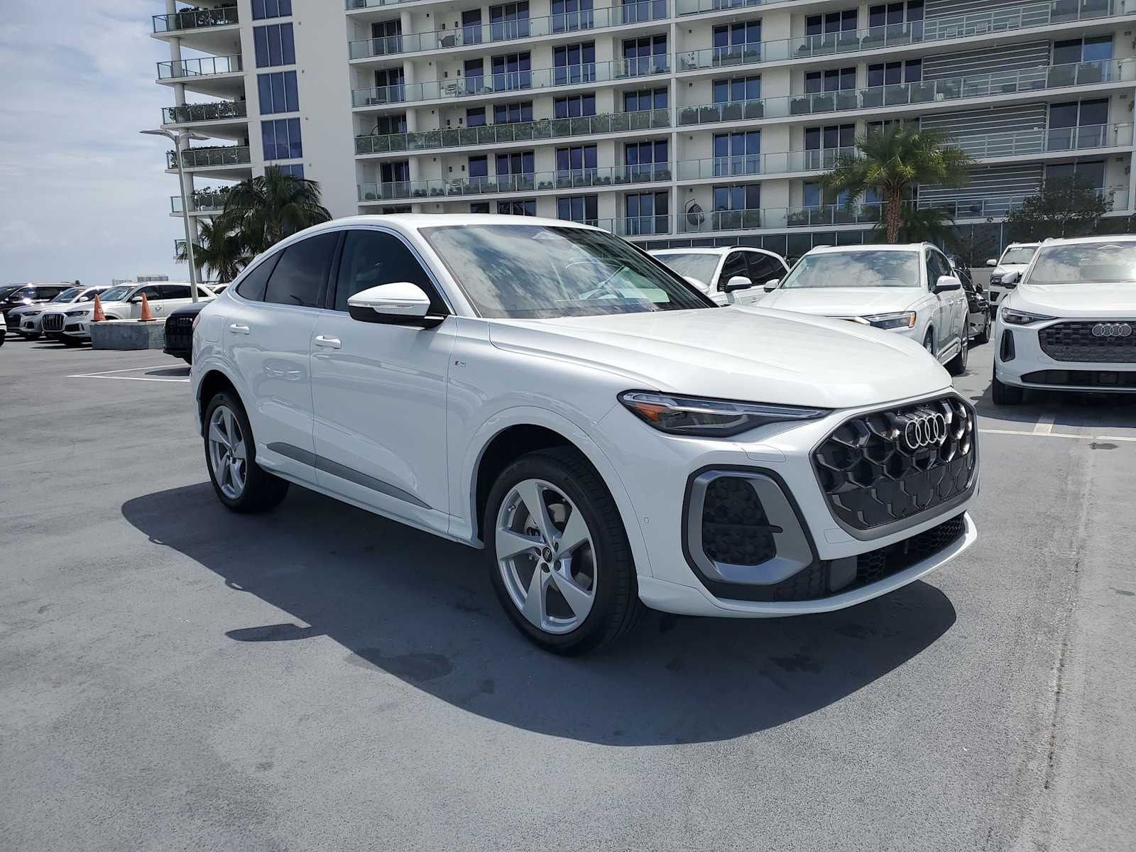 Thumbnail: 2025 Audi Q5 - 8