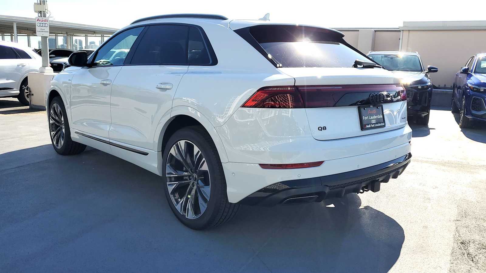 Thumbnail: 2026 Audi Q8 - 4