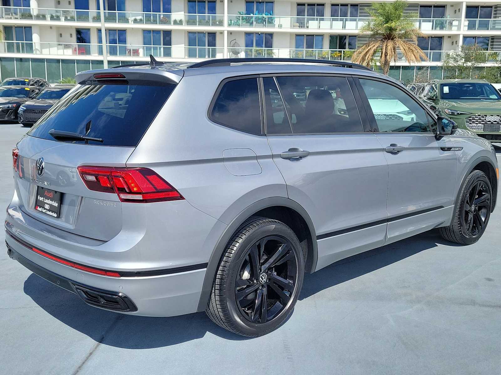 Thumbnail: 2023 Volkswagen Tiguan - 6