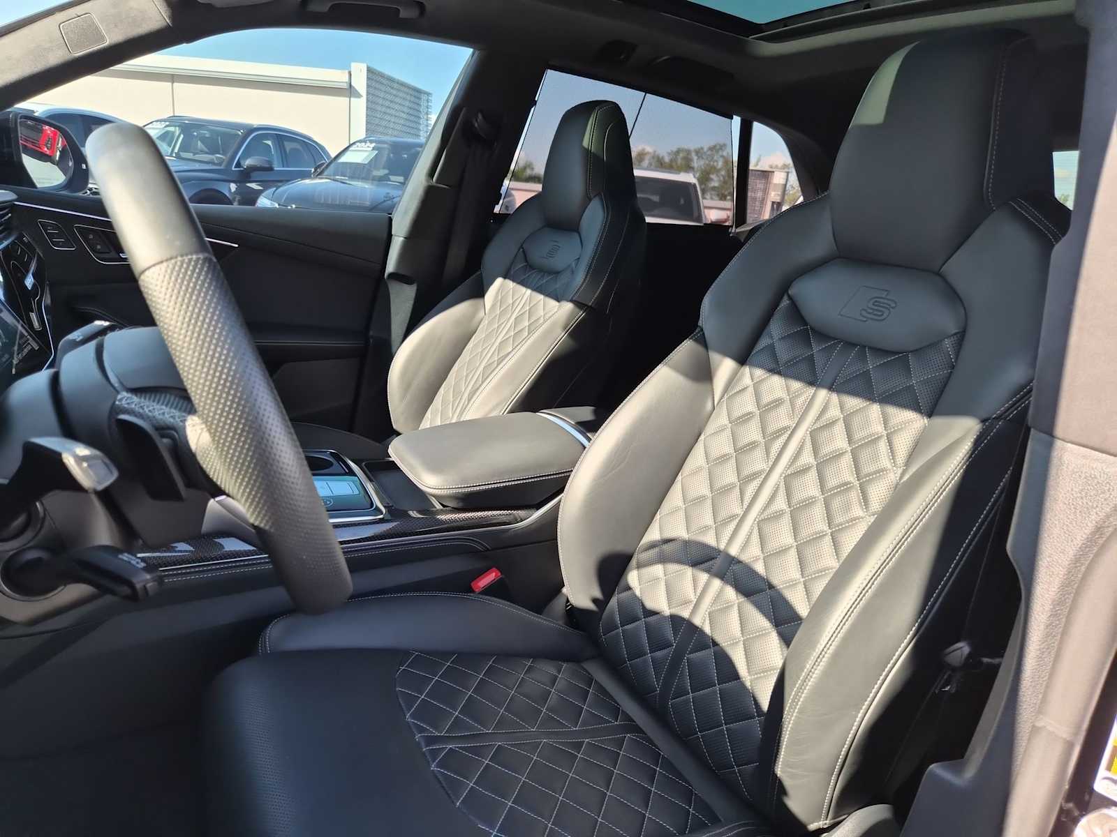 Thumbnail: 2023 Audi SQ8 - 15