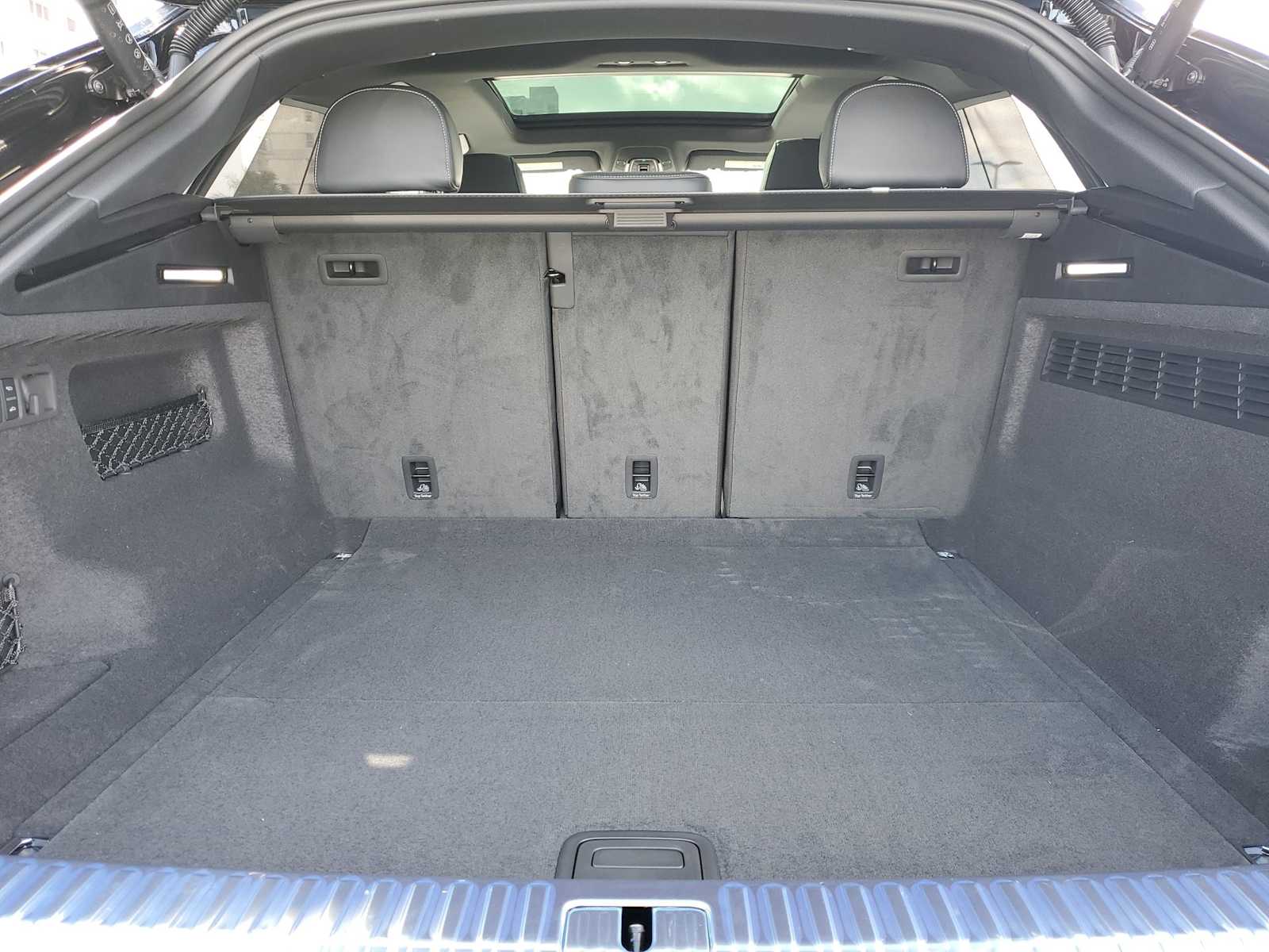 Thumbnail: 2025 Audi SQ8 - 24