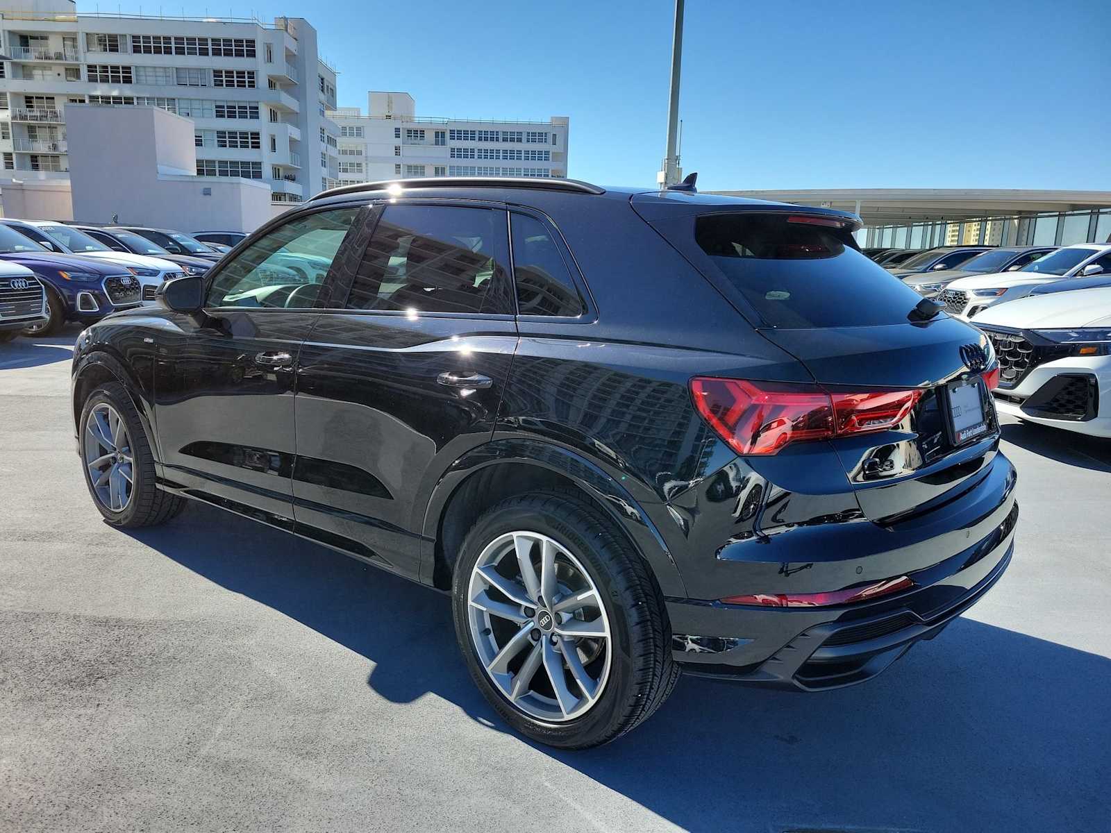 Thumbnail: 2022 Audi Q3 - 4