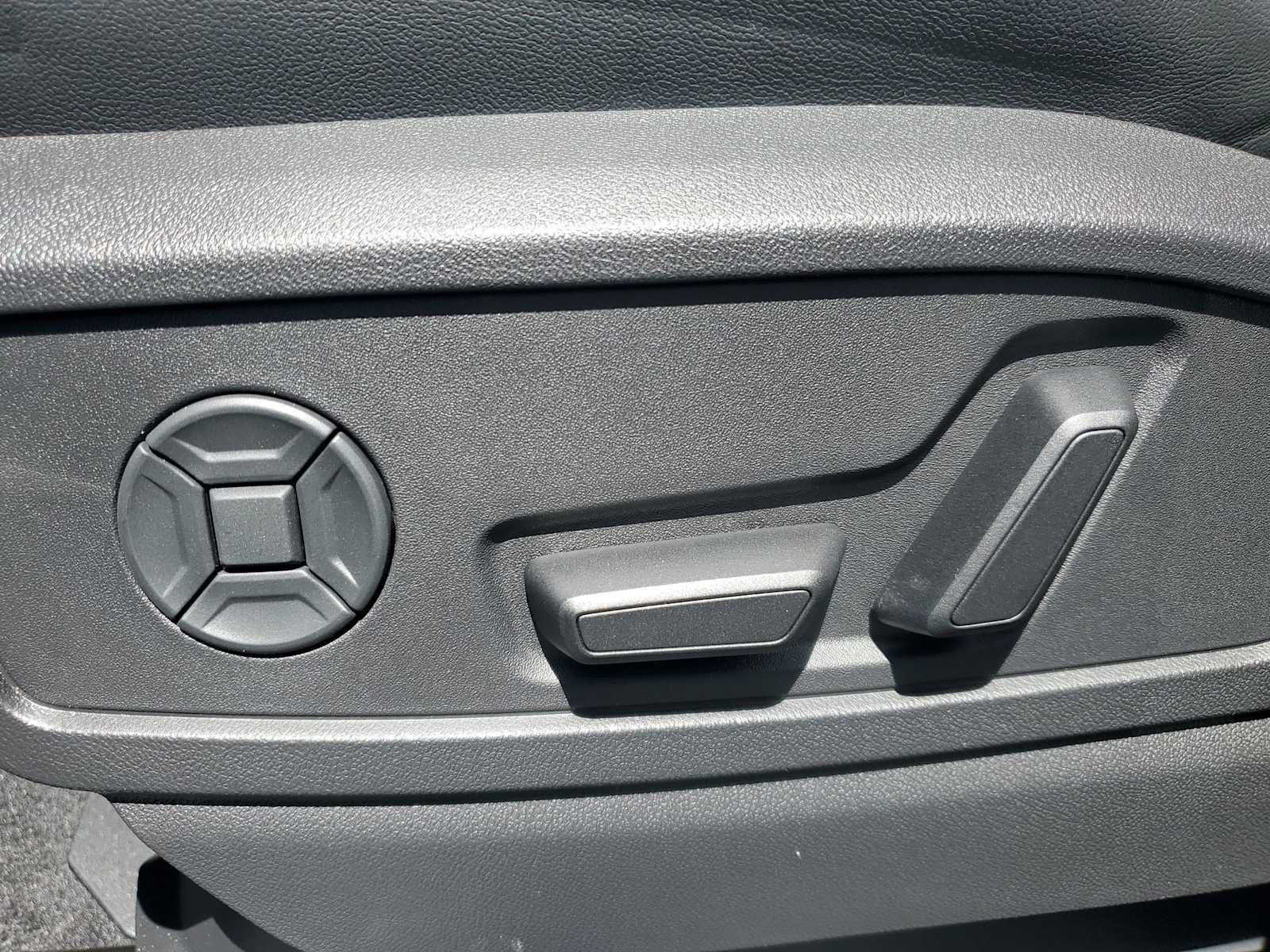 Thumbnail: 2025 Audi Q5 - 13