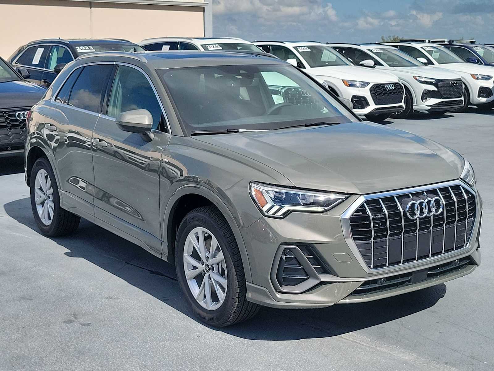 Thumbnail: 2025 Audi Q3 - 8