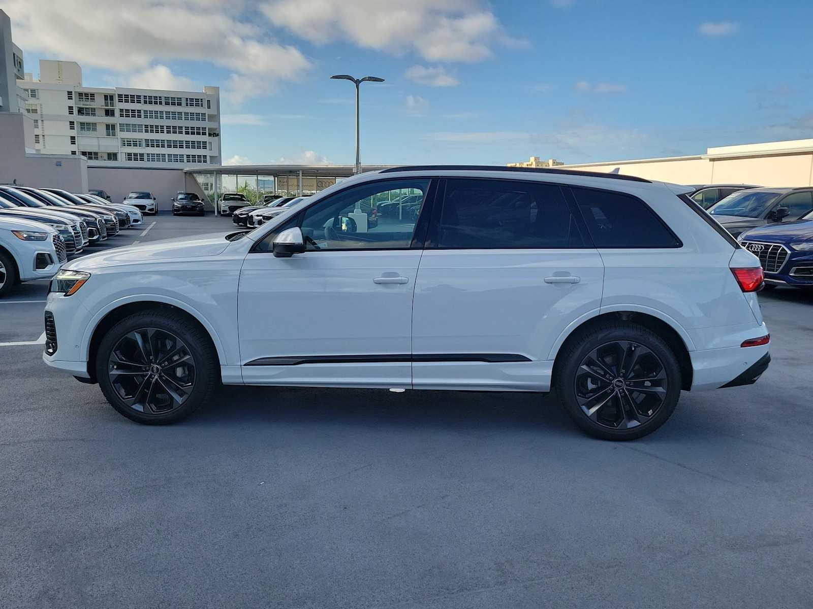 Thumbnail: 2025 Audi Q7 - 3