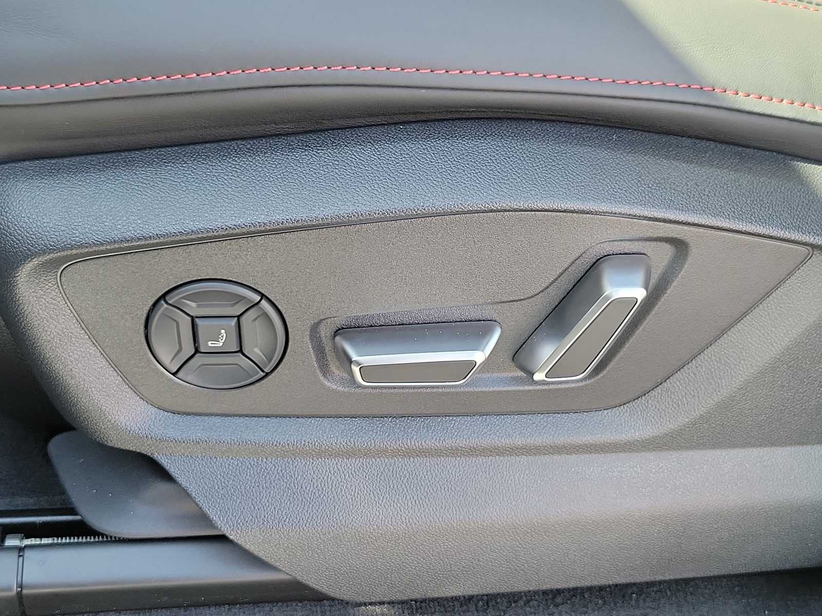 Thumbnail: 2026 Audi Q8 - 16