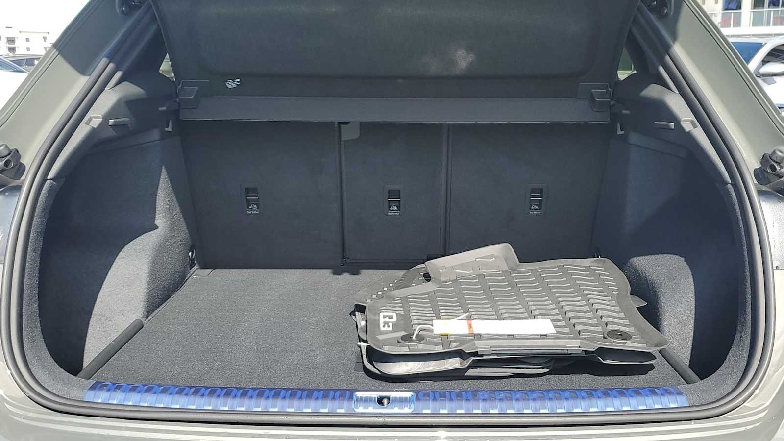 Thumbnail: 2025 Audi Q3 - 33