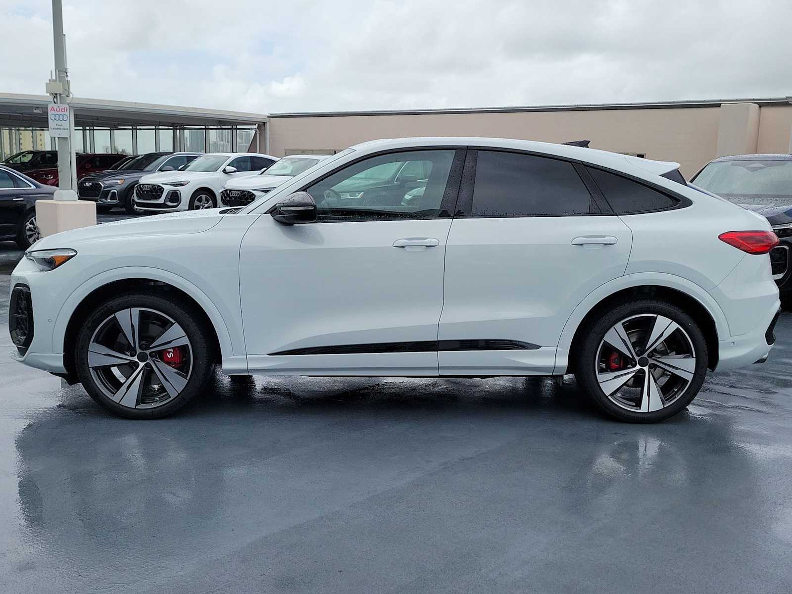 Thumbnail: 2026 Audi SQ5 - 3
