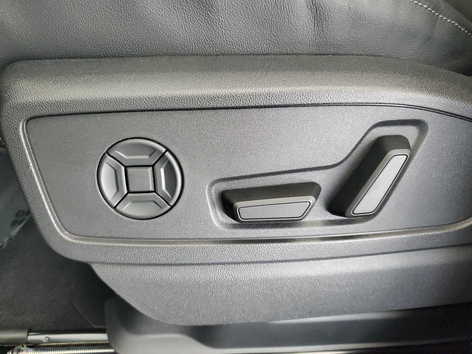 Thumbnail: 2025 Audi Q5 - 13