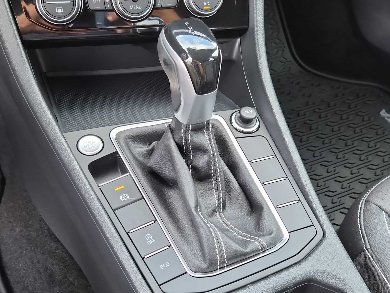 Thumbnail: 2023 Volkswagen Jetta - 24