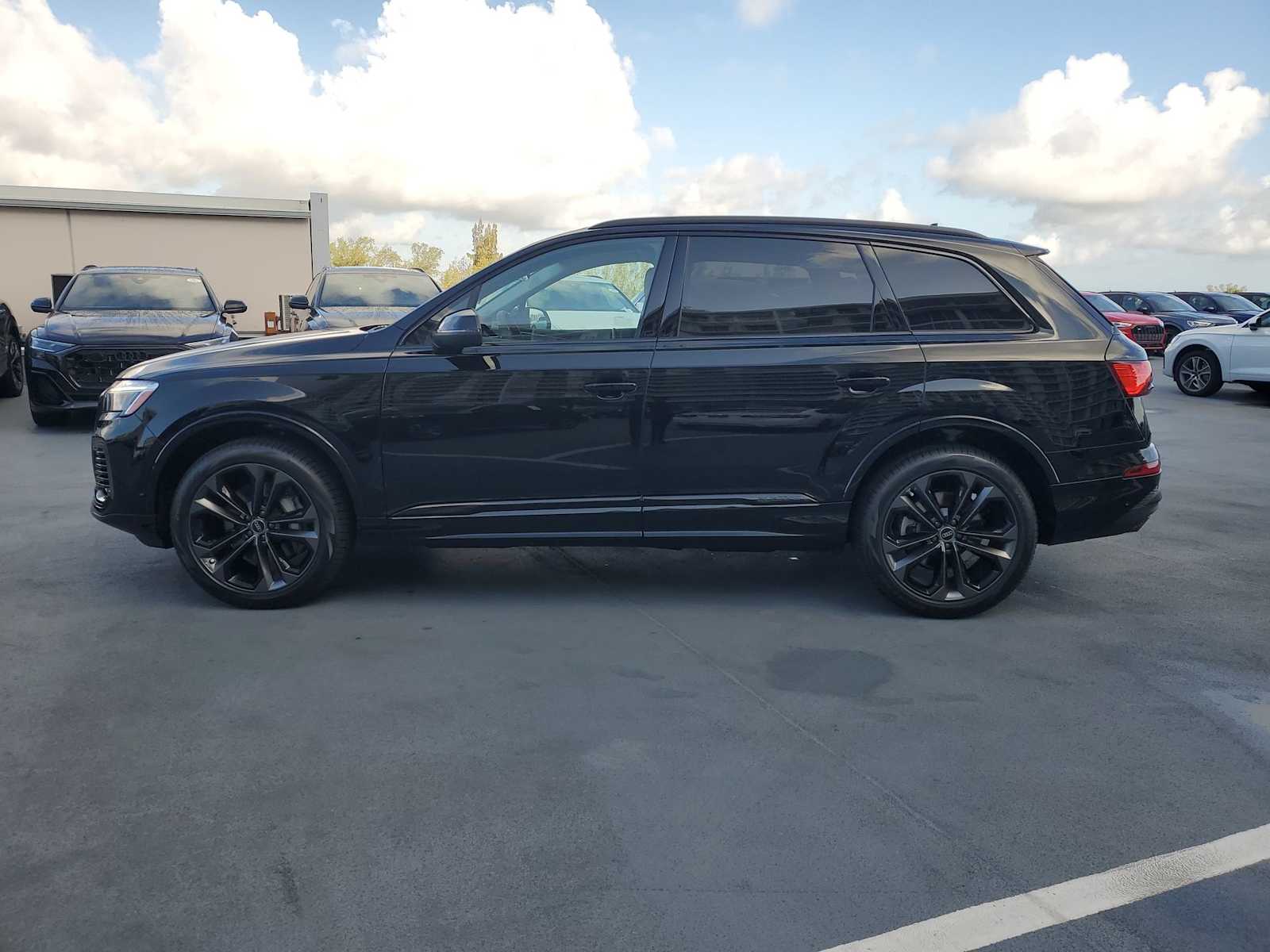 2025 Audi Q7 55 Premium Plus photo 3