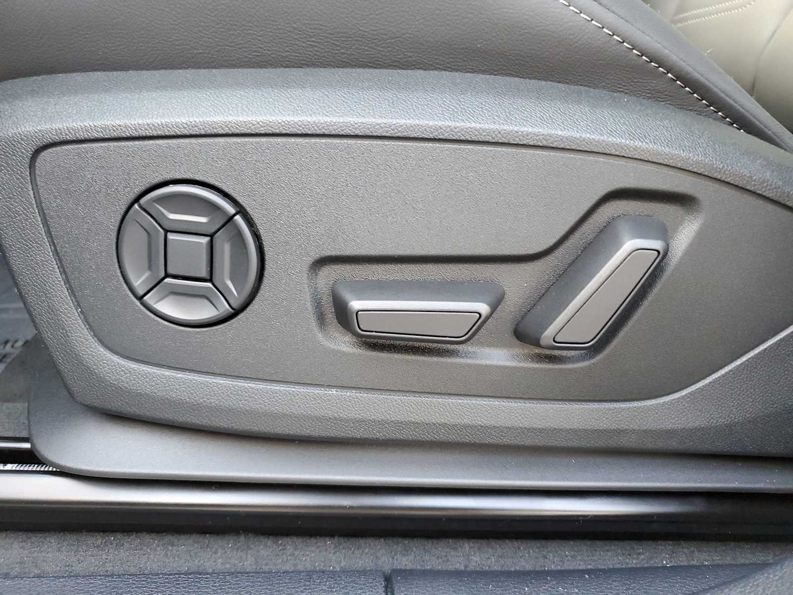 Thumbnail: 2023 Audi Q3 - 16