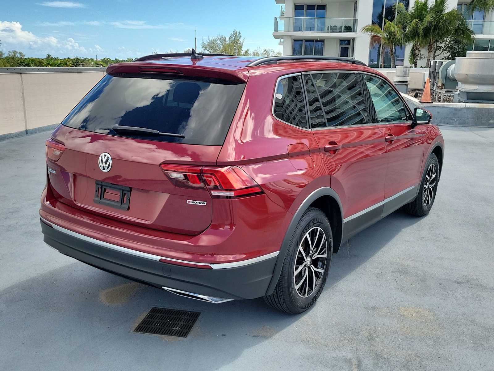 Thumbnail: 2021 Volkswagen Tiguan - 6