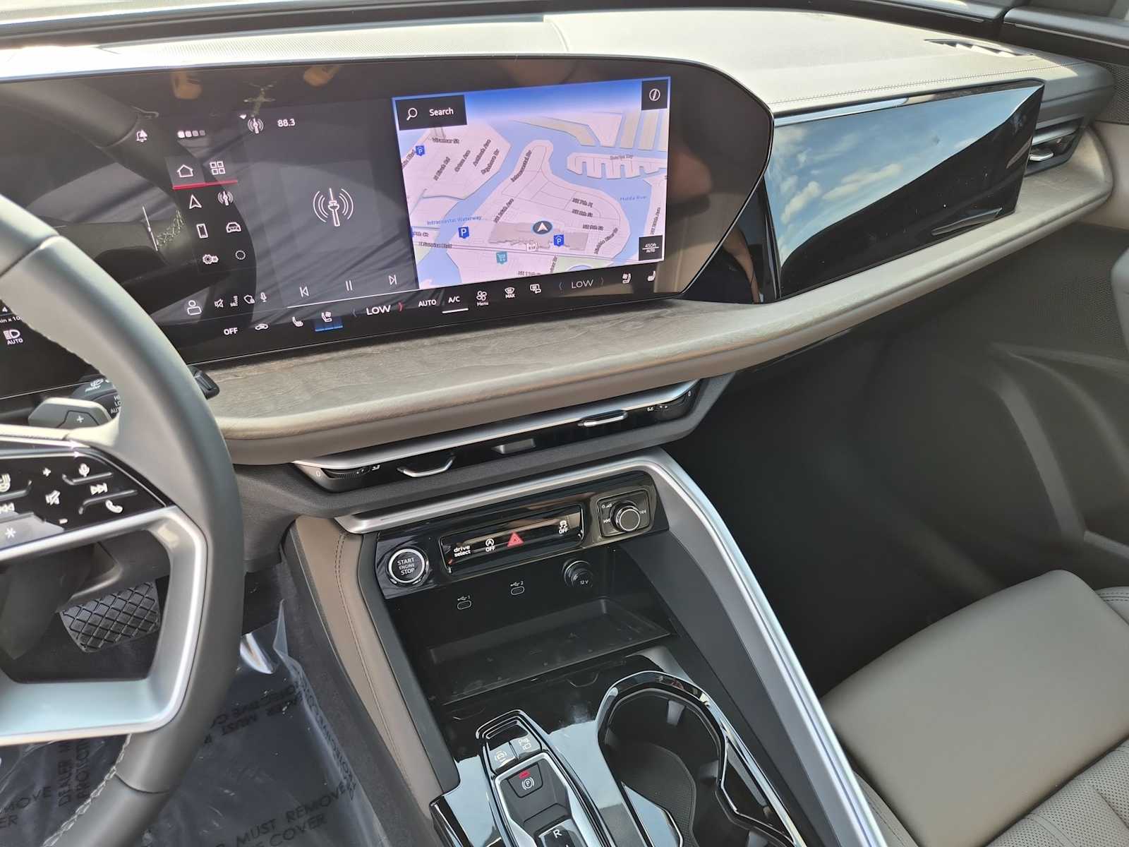 Thumbnail: 2025 Audi Q5 - 23