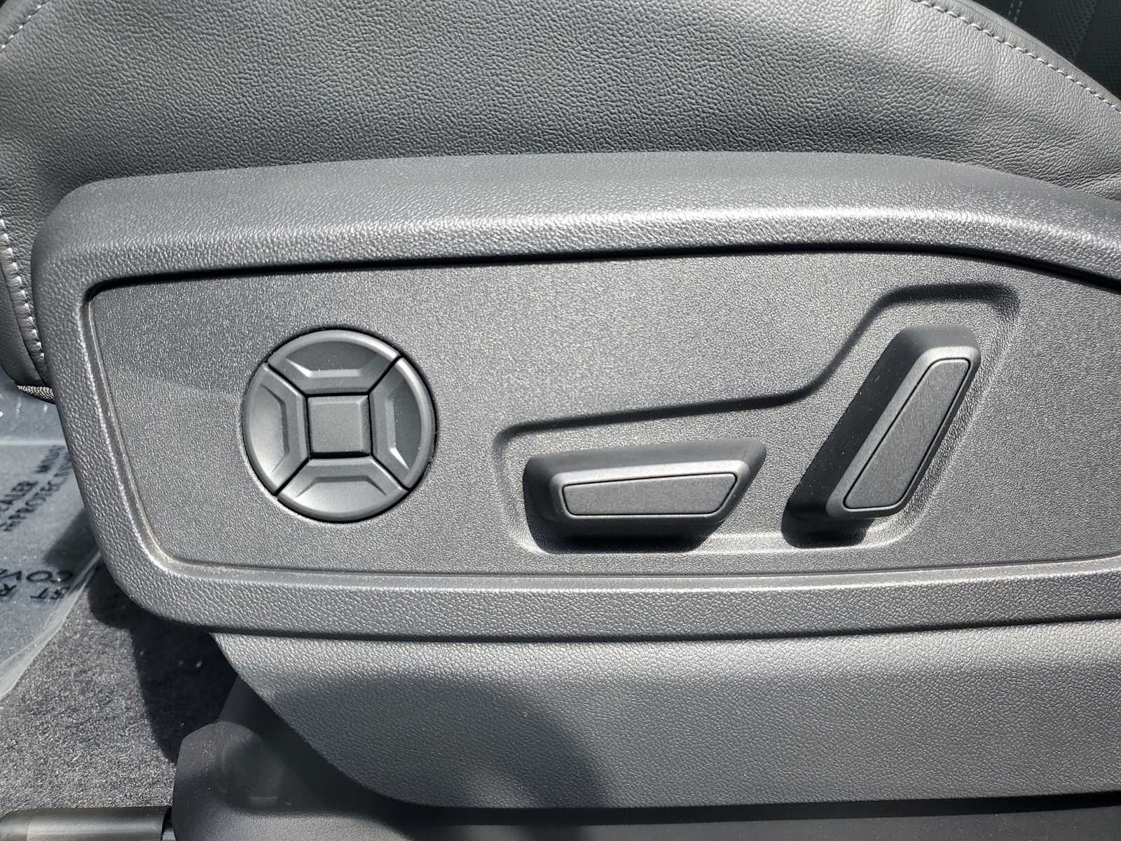 Thumbnail: 2025 Audi Q5 - 13