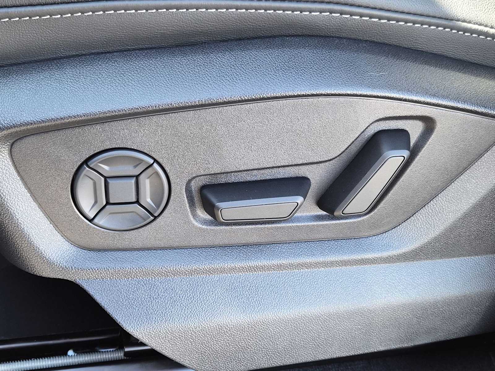 Thumbnail: 2026 Audi Q7 - 16