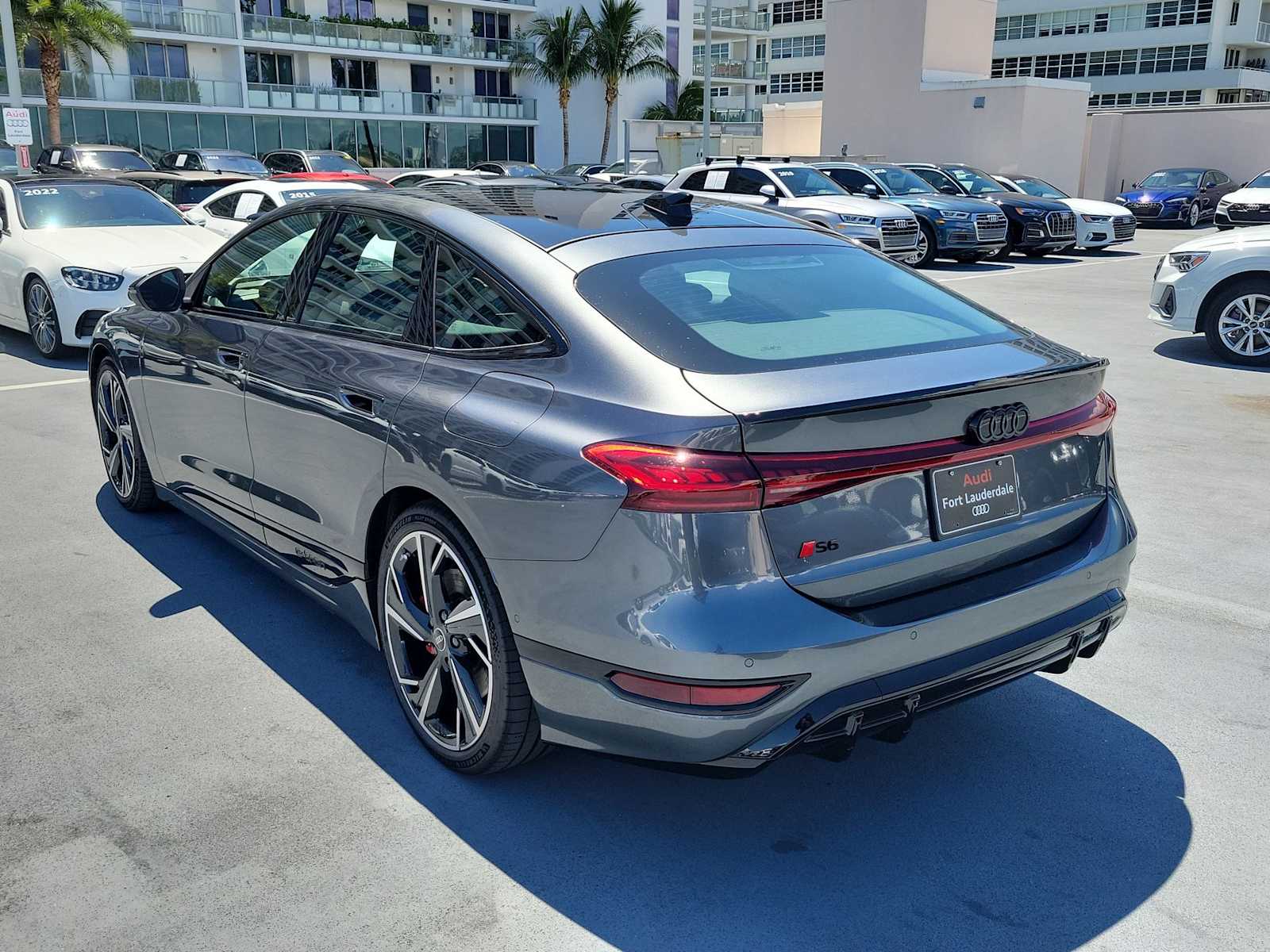 Thumbnail: 2025 Audi e-tron S - 4