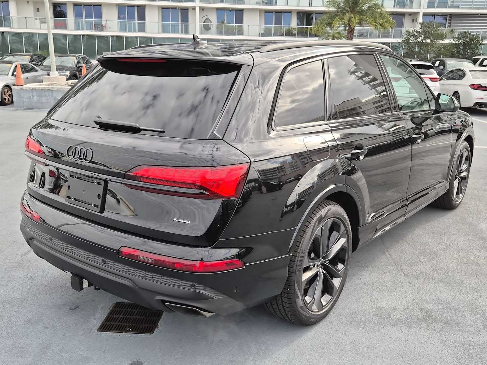 Thumbnail: 2026 Audi Q7 - 6