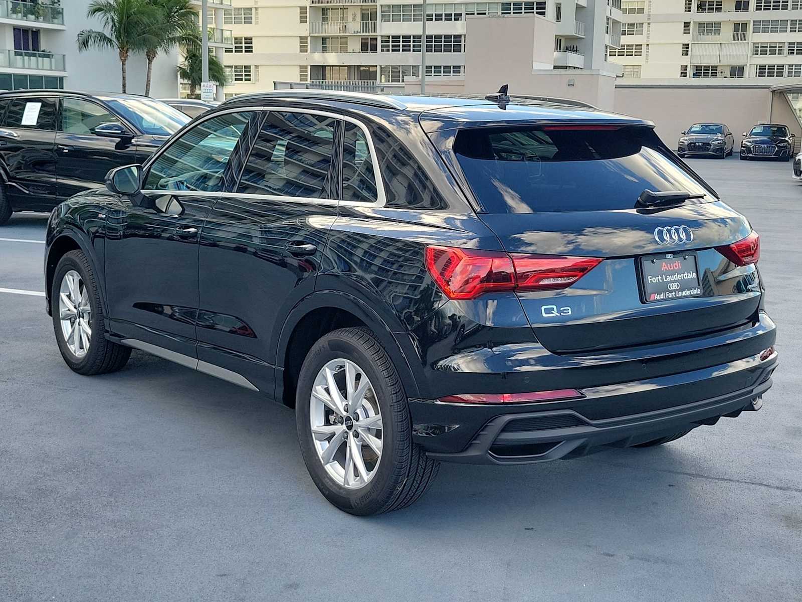 Thumbnail: 2025 Audi Q3 - 4