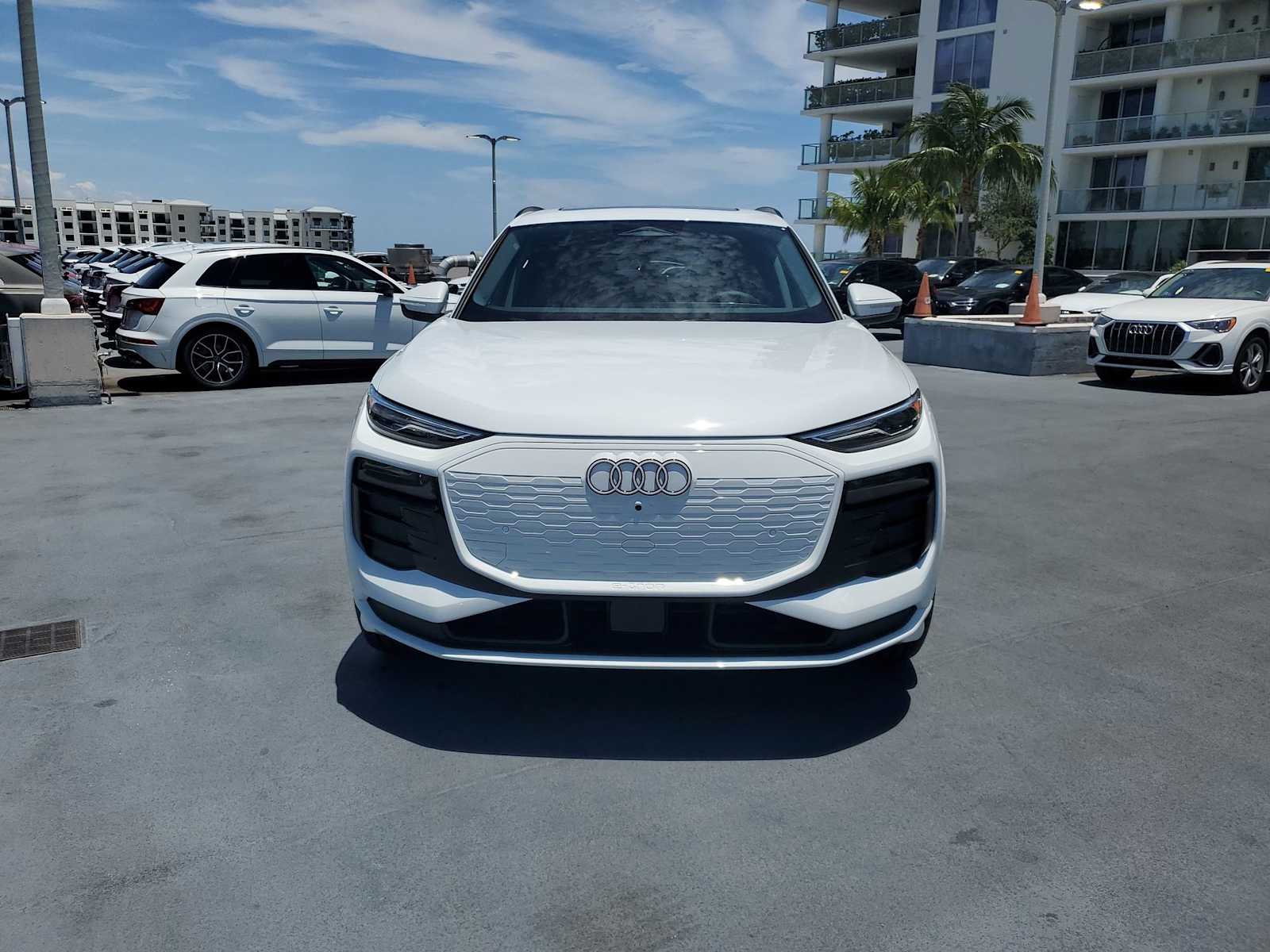 Thumbnail: 2025 Audi Q6 e-tron - 9