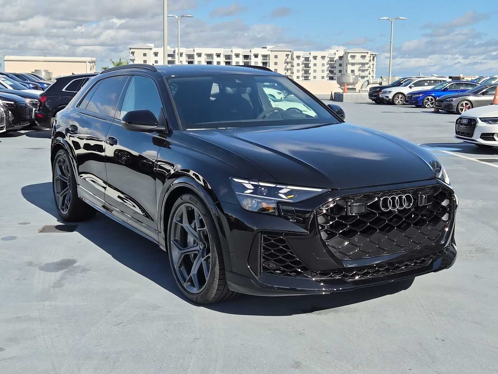 Thumbnail: 2026 Audi RS Q8 - 8