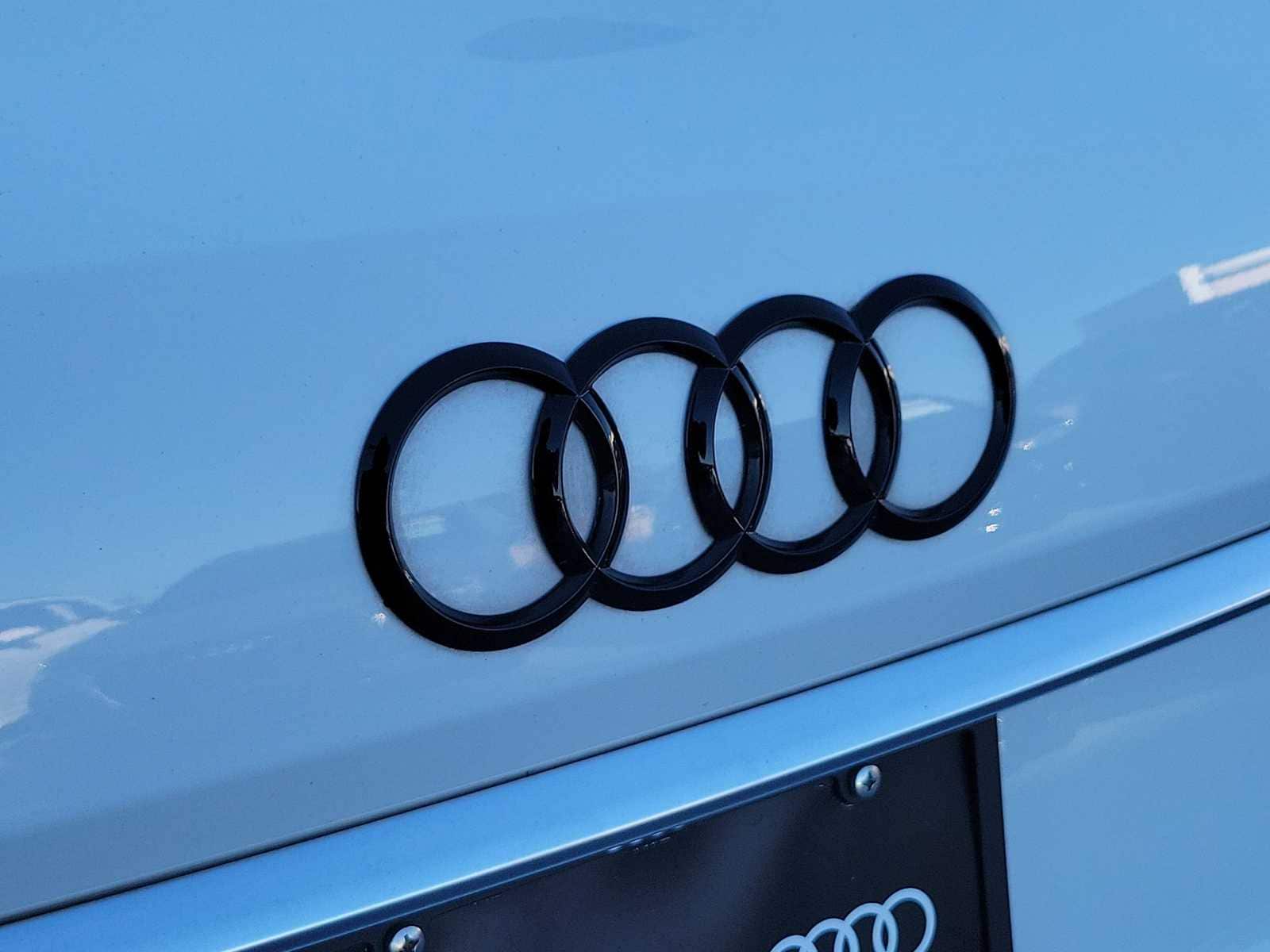 Thumbnail: 2023 Audi SQ7 - 10
