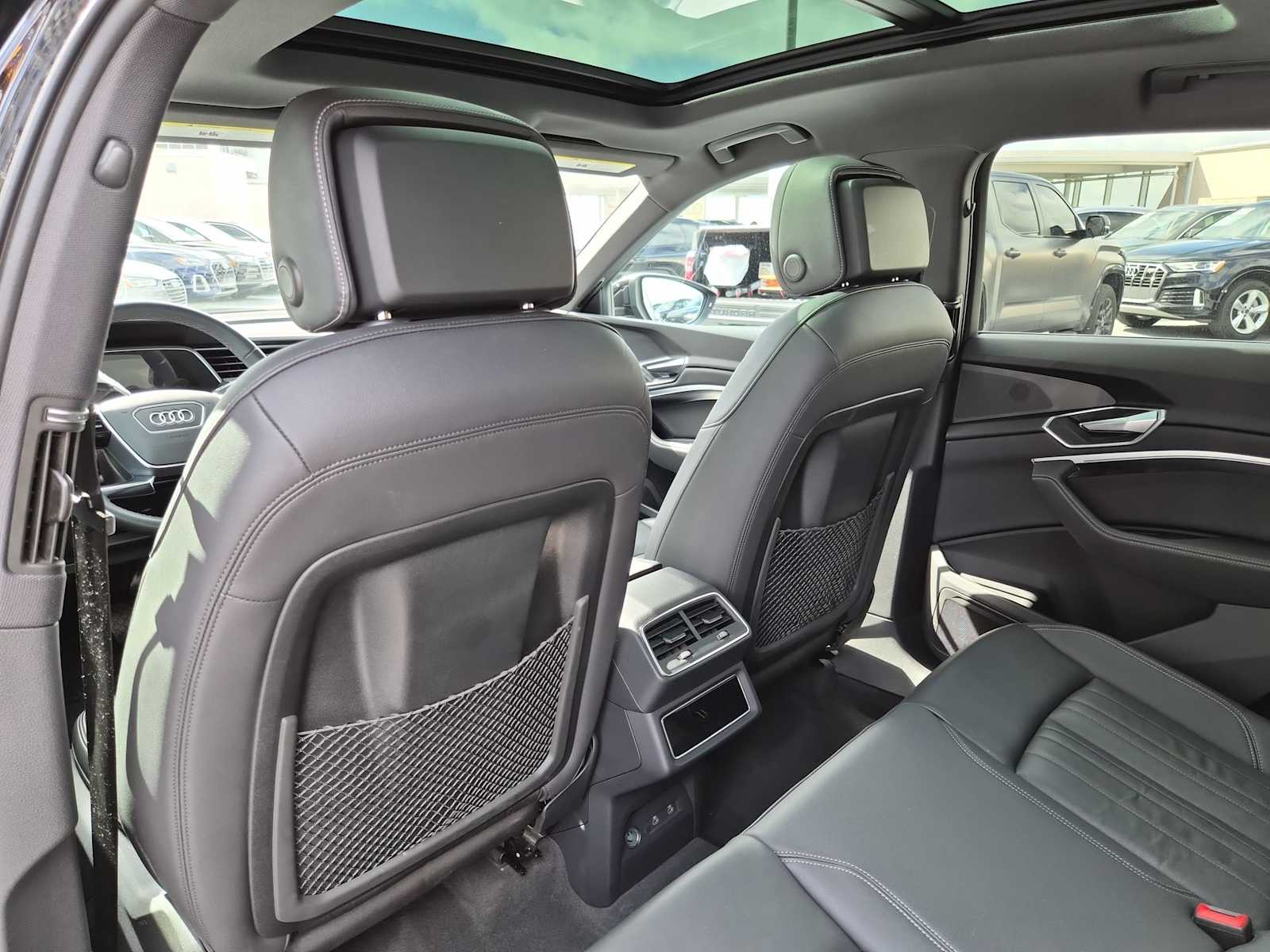 Thumbnail: 2023 Audi e-tron - 17