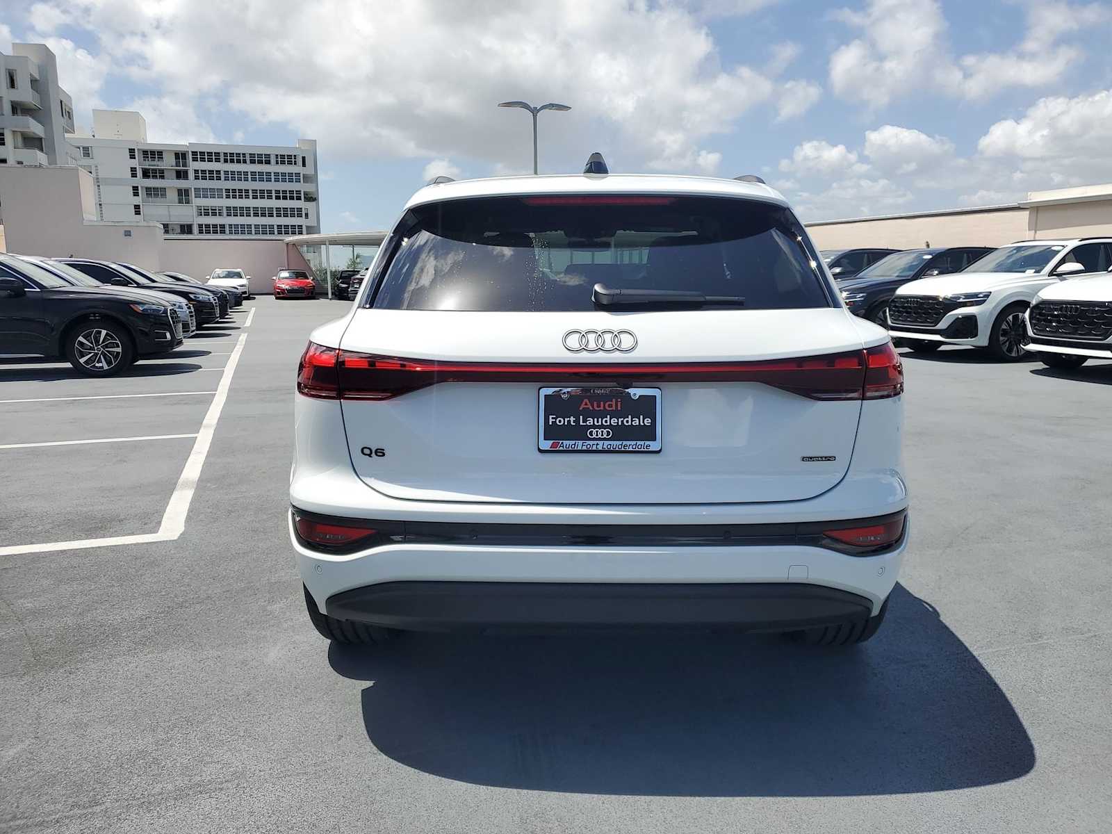 Thumbnail: 2025 Audi Q6 e-tron - 5