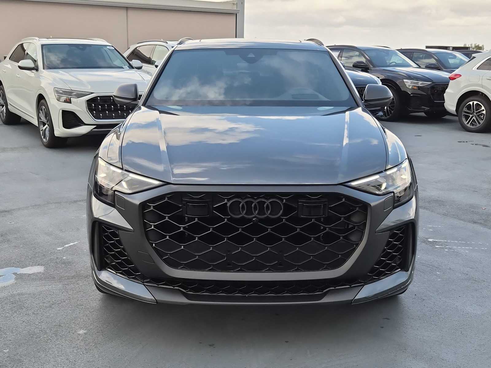 Thumbnail: 2026 Audi RS Q8 - 9