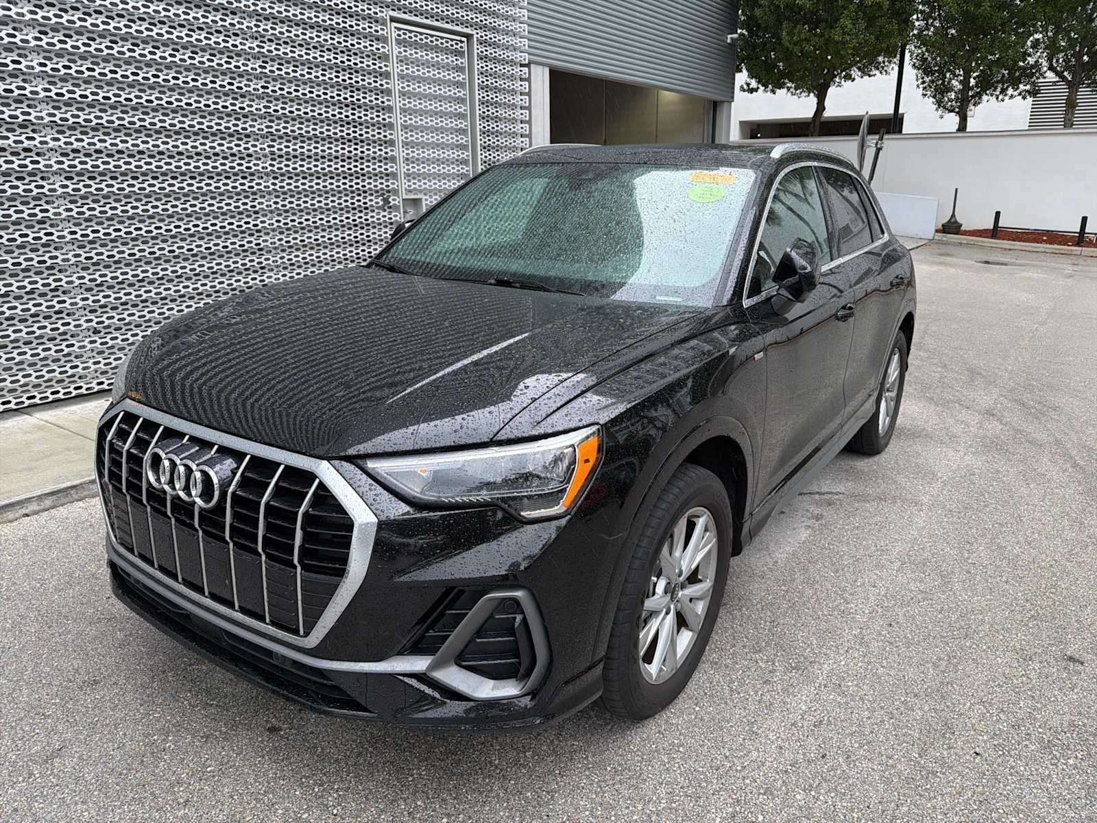 Thumbnail: 2021 Audi Q3 - 1