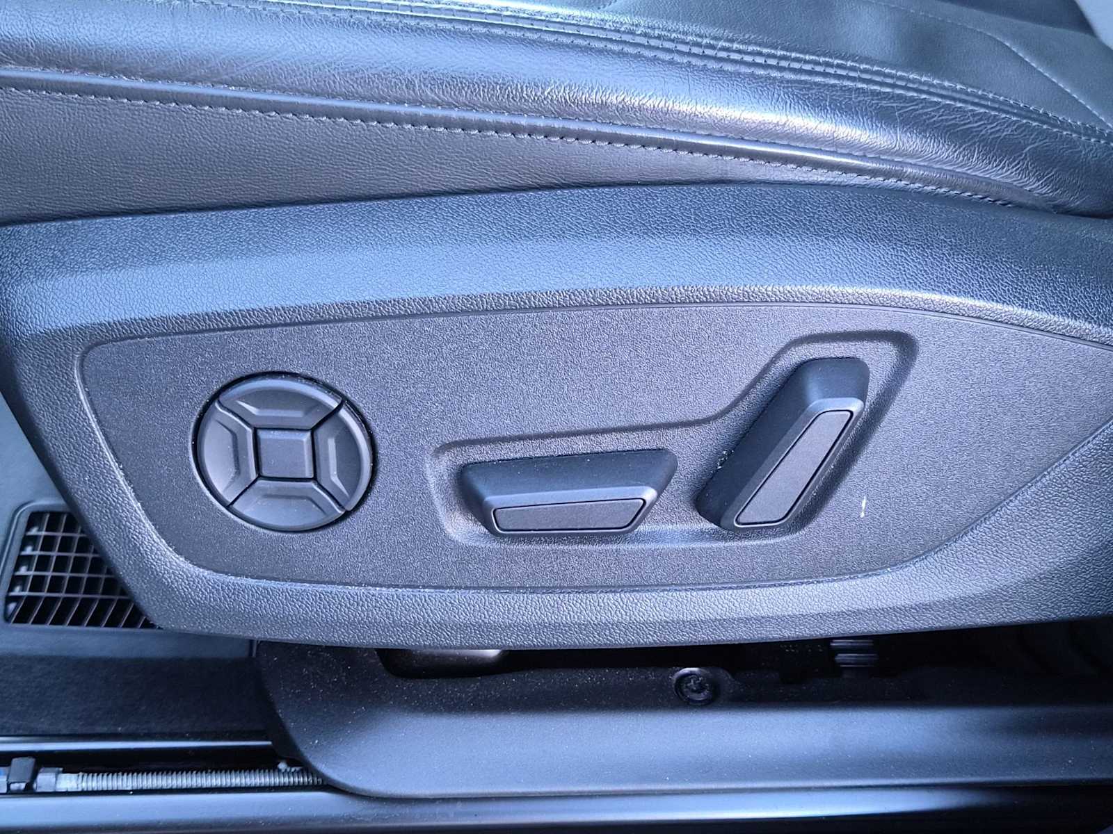 Thumbnail: 2023 Audi Q3 - 16