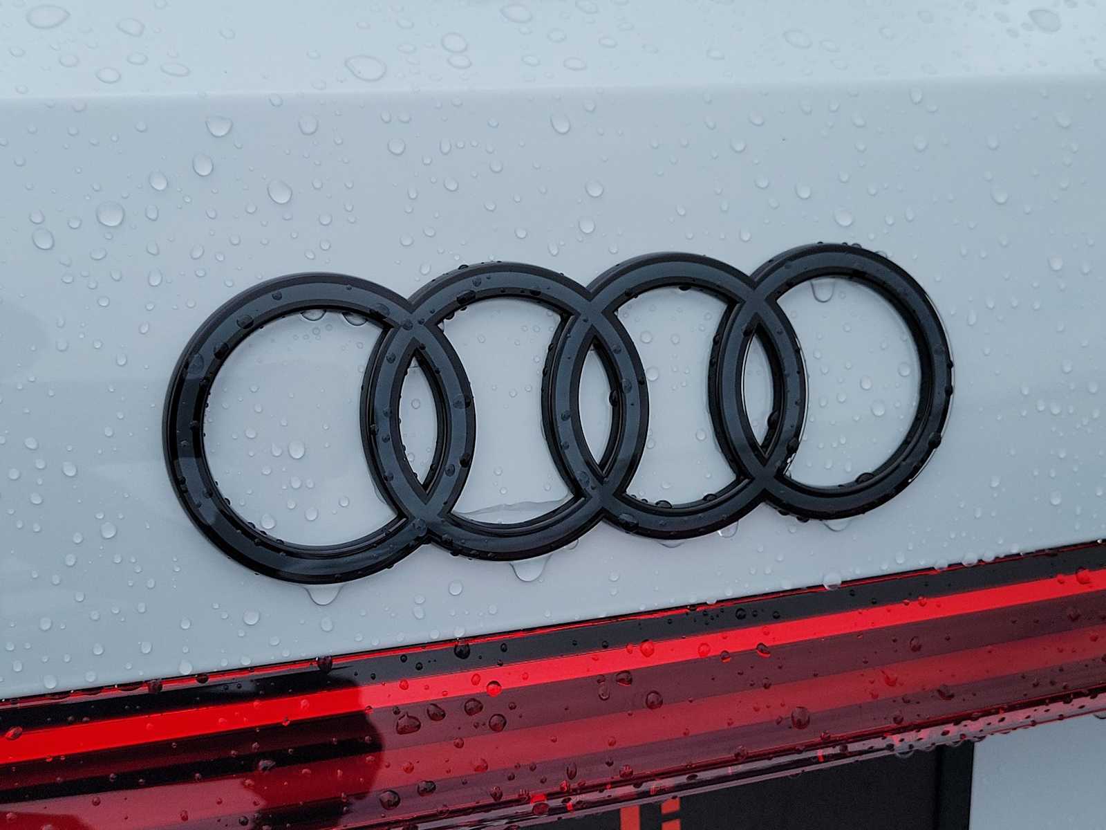 Thumbnail: 2026 Audi SQ5 - 10