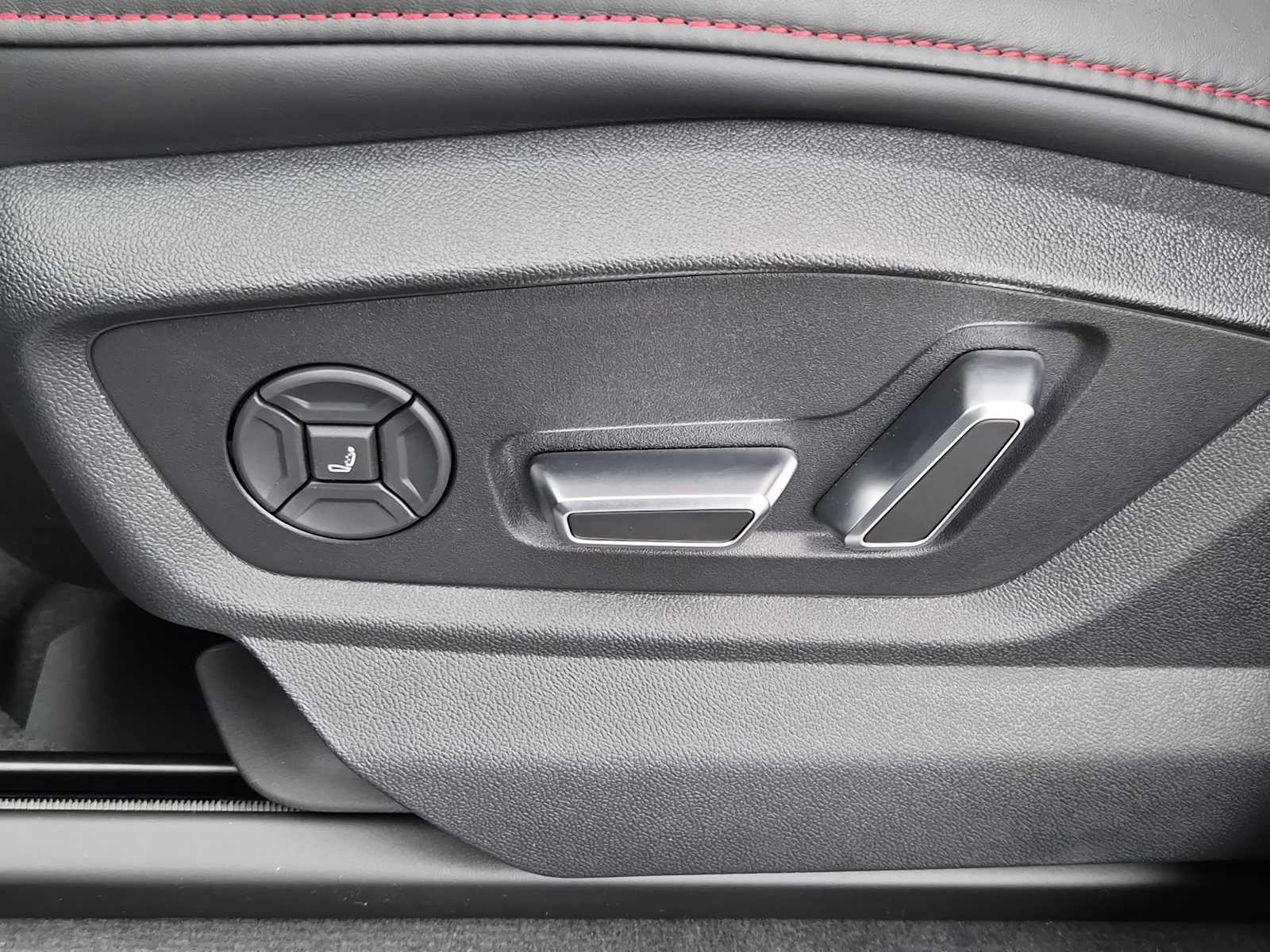 Thumbnail: 2026 Audi SQ8 - 16