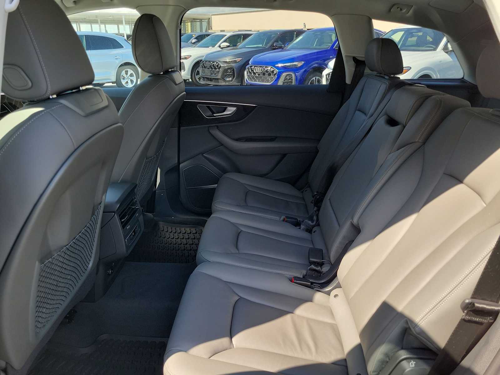 Thumbnail: 2026 Audi Q7 - 20