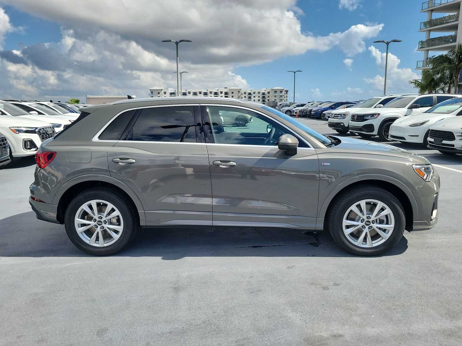 Thumbnail: 2025 Audi Q3 - 7