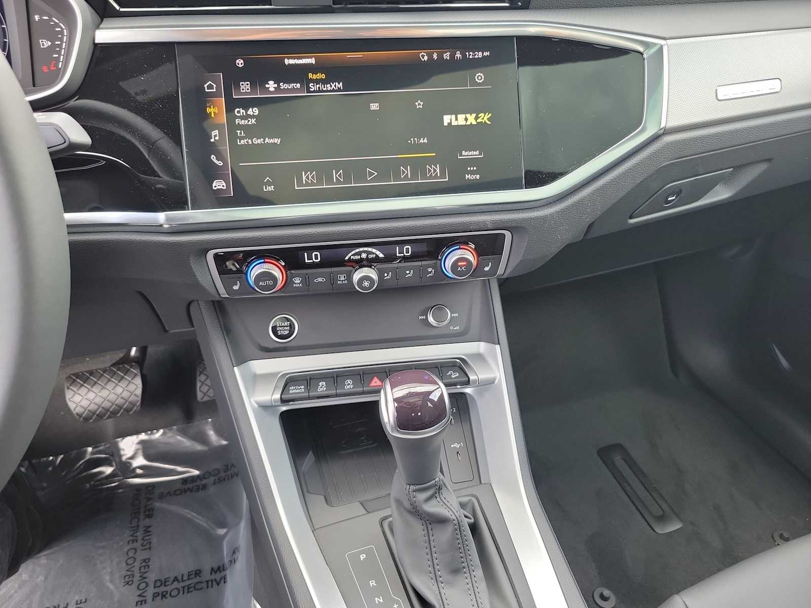 Thumbnail: 2025 Audi Q3 - 23