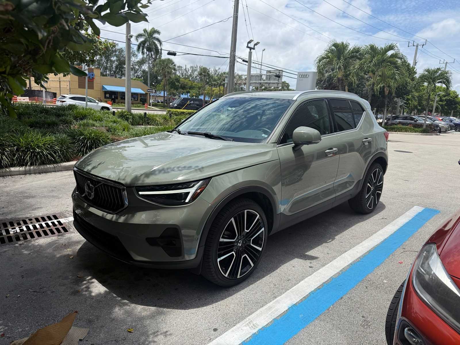 Thumbnail: 2024 Volvo XC40 - 1